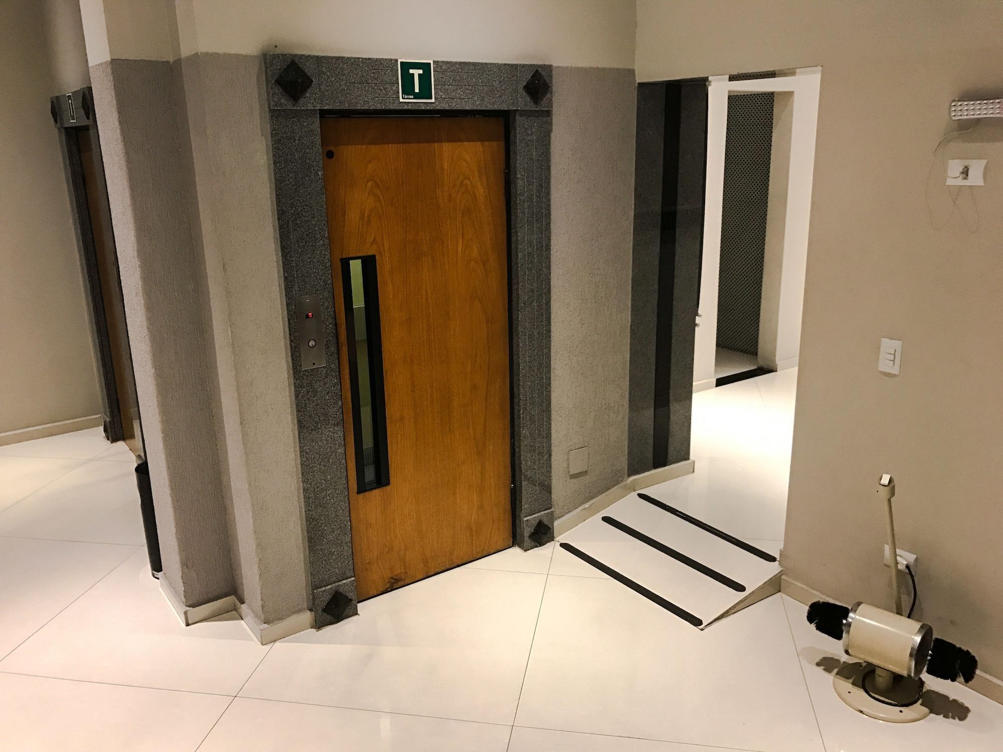 Rede Andrade Mercado Hotel Курітіба Екстер'єр фото